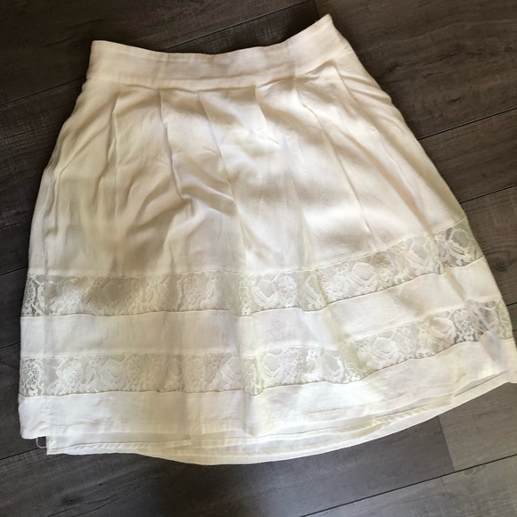F21 White Lace Pleated Flared Skirt Small - Picture 6 of 8
